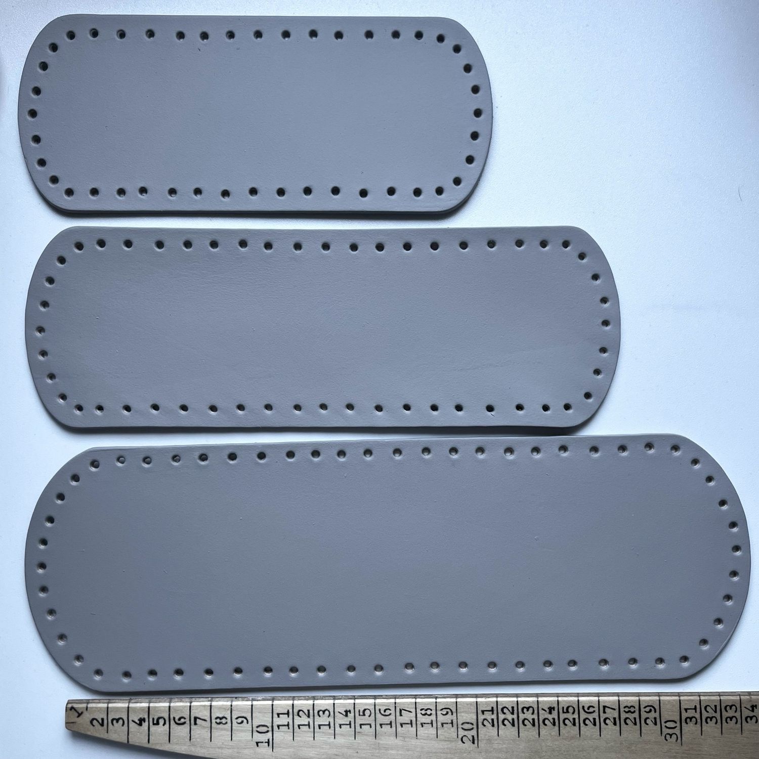 Base de piel natural color gris 24cm x 10 cm x 2 mm