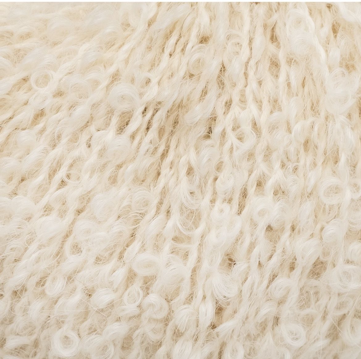 AuraYarns Suri-Furry Cream