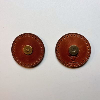 Cierre magnético marrón