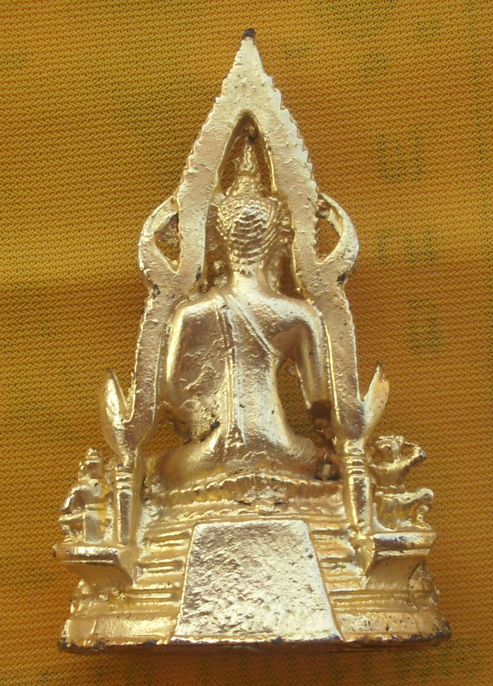 Pra Putta Chinnarat Bucha (Loi Onk) 3.7 cm wide base 6.3 cm high