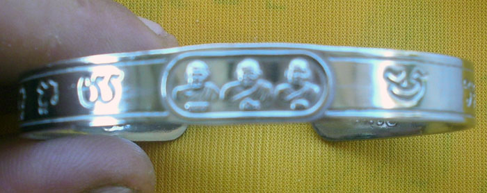 Gamlai 'Gamrai Ngern Lan - Dee Ruay Som Hwang' -  Puttakom bracelet with Five Buddha Kata - Luang Por Pramote Wat Khao Changum