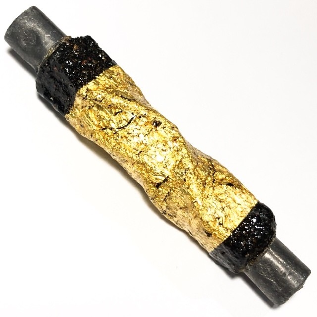 Takrut Maha Hlong (Enchantment Spell for Love and Riches) Dtak Chueak Long Rak Pid Tong (cord wrapped with black lacquer and gold leaf covering) - Luang Por Paetch - Wat Takror Gao 2554 BE