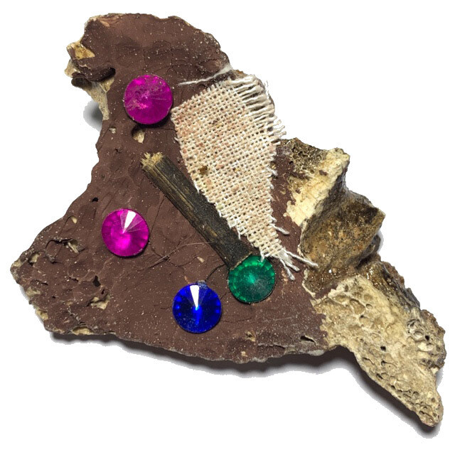 Chin Aathan Nang Prai Nong Nu Dtua Kroo 5.5 x 4 x 1.5 Cm Prai Powders Yae Hyae Wood Magic Cloth 4 Gems Ajarn Surak