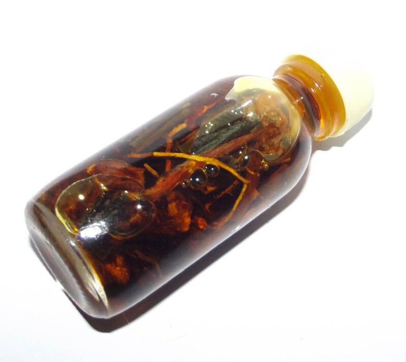 Nam Man Maha Wan Solos Mongkol large 1 oz. Sacred herb filled Magical Miracle Oil - Ajarn Chum Chai Kiree