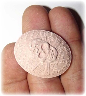 Hoeng Prai Maha Heng Hlang Kumarn Tong (Prai Spirit with Kumarn Tong on rear face in Pink Prai Powders - Kroo Ba Tat - Wat Ban Hnan Hnun 2554 BE