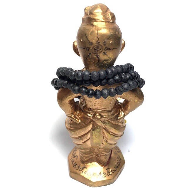 Kumarn Tong Ongkaraks Hands on Hips &amp; Rosary Prai Powders &amp; Takrut in Base 11 Cm Ajarn Taep Pongsawadarn 2556 BE