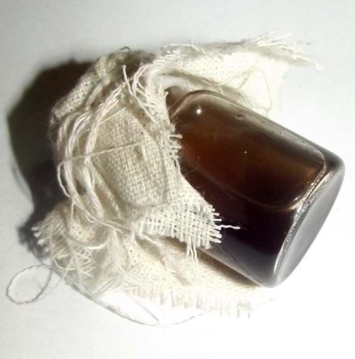 Hua Chuea Nam Man Prai Luead Pong Sanaeh Ya Faed - Empowered for fast Action Prai Oil Potion - Pra Ajarn Dtee Yai