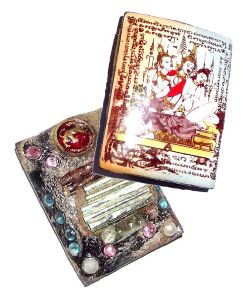 Taewada Hlong Hong Ongk Kroo Pim Yai Bantian Mian Jia 2556 Edition - 2 Pearls, Paetch Payatorn, 14 Gems, 7 Takrut (5 silver, 2 python) - Luang Phu In Taewada Hlong Hong Ongk Kroo Pim Yai Bantian Mian Jia 2556 Edition - 2 Pearls, Paetch Payatorn, 14 Gems, 7 Takrut (5 silver, 2 python) - Luang Phu In