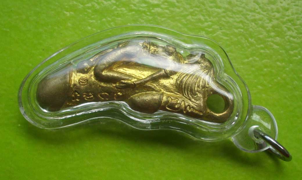 Palad Khik Nang Kruan (lady embracing Phallic) - LP Key Gittiyano - Wat Sri Lamyong (price includes casing)
