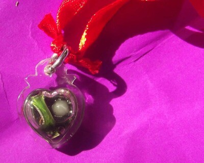 Hua Jai See Pherng Khiaw Chan Neung (Green Prai Balm Love Heart - Grade A) 'Ruay Sap Ruay Sanaeh' Edition 2554 BE - Pra Ajarn Oe Putto Raksa 2554 BE