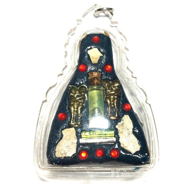 Paya Khao Kam Chom Talad Kala Ta Diaw Ongk Kroo 1 Eye Coconut Shell 2 Takrut 3 Bone Pieces 2 In Koo 10 Gems Nam Man Prai - Kroo Ba Dtu Ing