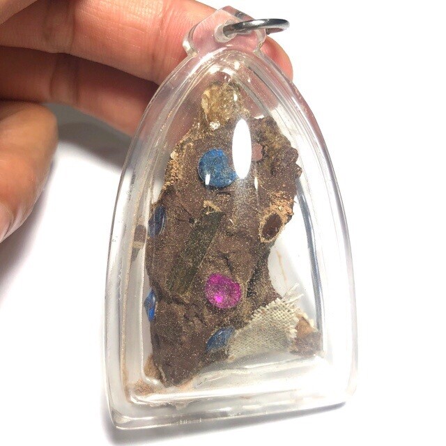 Chin Aathan Nang Prai Nong Nu Dtua Kroo 5.5 x 3.5 x 2 Cm Prai Powders Yae Hyae Wood Corpse Cloth 5 Gems Ajarn Surak casing included
