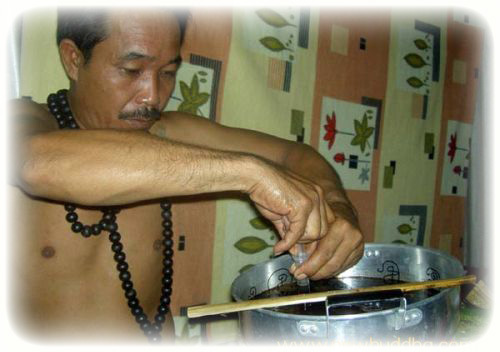 Nang Hmao Pong Ya Sang Sanaeh Kama Sutra Tantric amulet (Pink for Ladies seeking Men) - Por Yai Porn (Khmer)