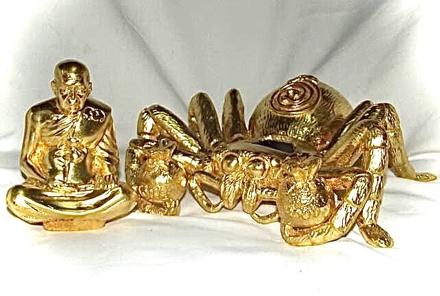 Luang Phu Supar Nang Maeng Mum Riak Sap Ongk Kroo 24 K Gold Plated Aayu Yern 118 Pi 118 years Old Edition 7 x 6 Inches - Luang Phu Supar