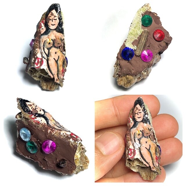 Chin Aathan Nang Prai Nong Nu Dtua Kroo 4.5 x 2.2 x 1.5 Cm Prai Powders Yae Hyae Wood Magic Cloth 4 Gems Ajarn Surak