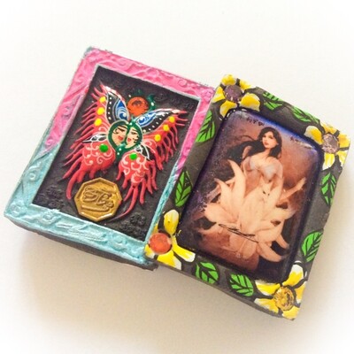 Taep Pamorn Pim Lek Mini - Butterfly King Heart - Neon Multi Color Frame Black Sariga Dong Powders + 5 Gems + 9 Tails Fox Demoness Enchantress- Sae Yid 60 Edition