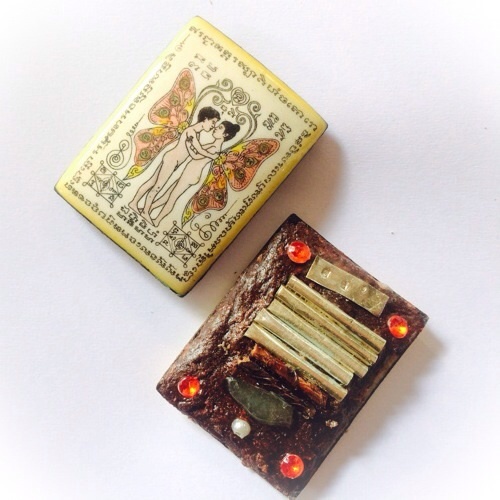 In Koo Maha Sanaeh Chai Rak Hying Love Locket (heterosexual version) - Montr Paetch Payatorn Edition 2556 BE - Luang Phu In (Wat Nong Meg)