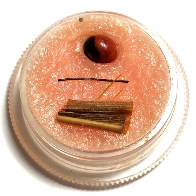See Pheung Sanaeh Jantr Daeng (Red Ladybird Metta Balm) - Luang Por Sanaeh Jantr - Wat Ban Nong Jote (Khon Kaen)