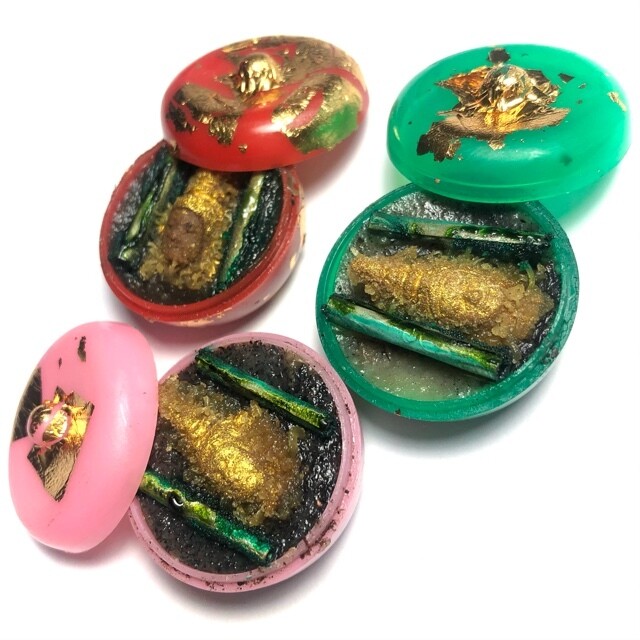 Nuad Prai Manorah Performing Arts Metta Balm with Takrut Sariga Koo + Pra Laks Hnaa Tong amulet inserted - Pra Ajarn Taep Pongsawadarn