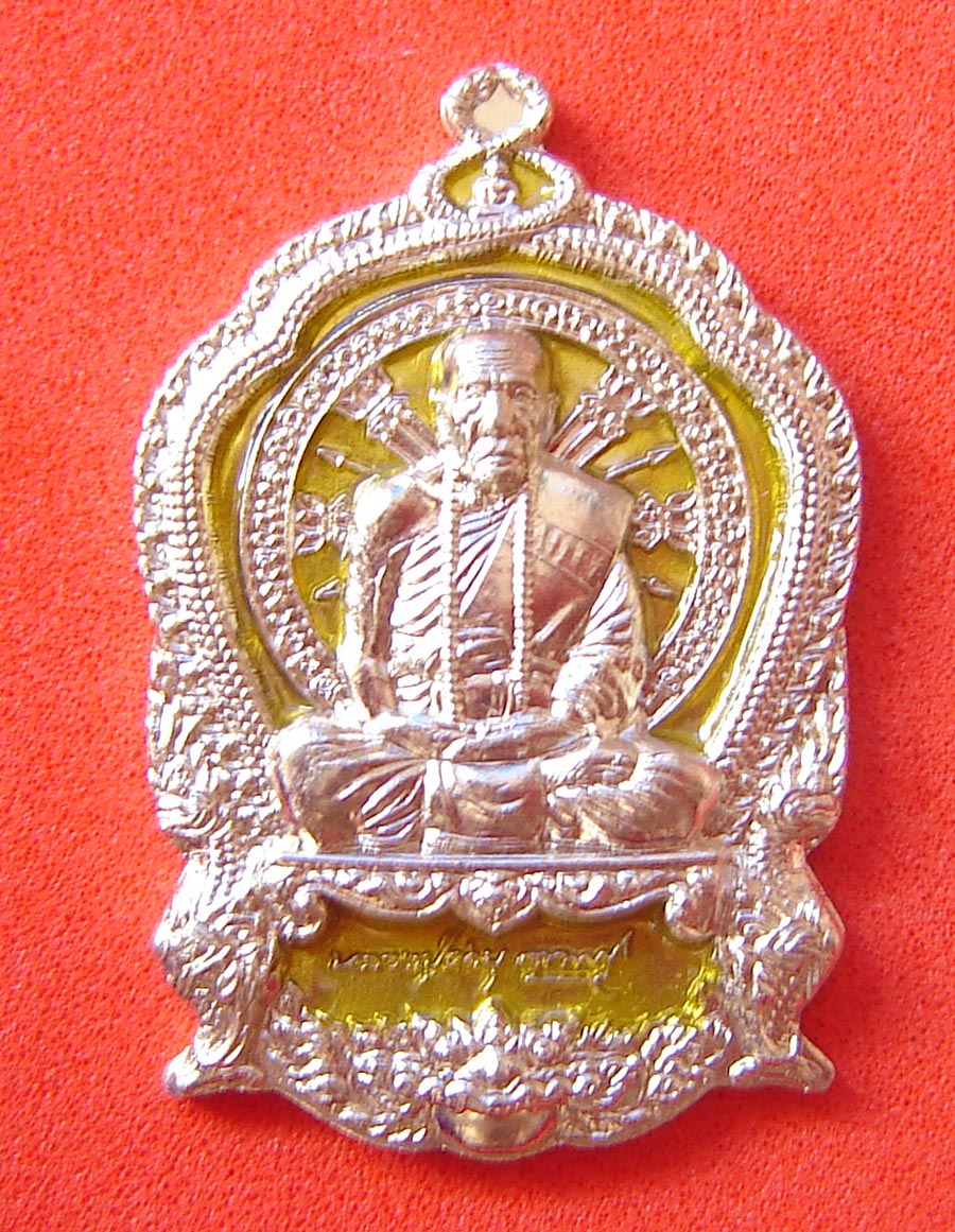 Rian Ba Chalu Nuea Tong Khaw (white gold sacred alloy) - Long Ya Si Prajam Wan Gerd (Birthday color - Yellow/Monday) - Run Jaroen Baramee 89 (2554 BE) - Luang Phu Kambu - Wat Gut Chompoo - 499 made
