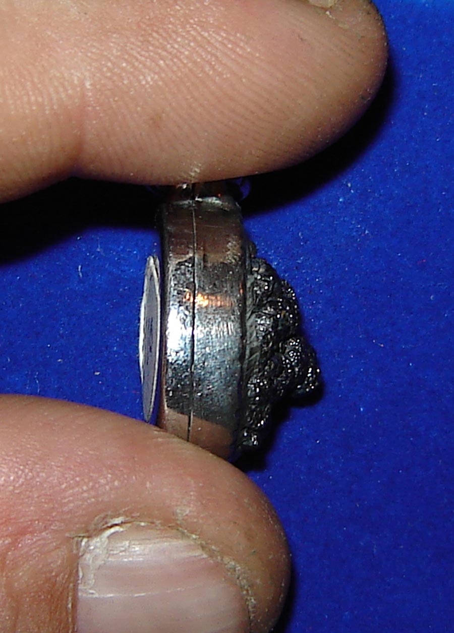 Rae Koh Larn (Lek Lai related Elemental from Koh larn island) 2Cm x 1.5 Cm - good health and wealth increasing amulet
