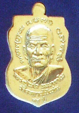 Luang Phu Gaews image is emblazoned on the rear face