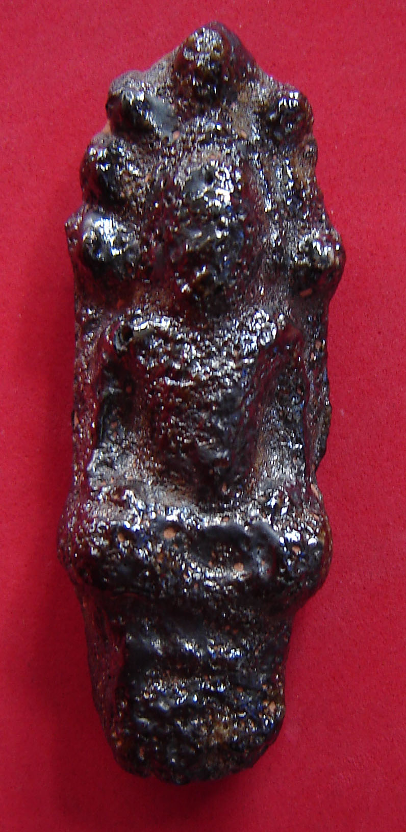 Pra Nakprok Gru Na Doon- Nuea Pra That Lek Lai Nuea Sila Daeng (Red Lek Lai ) 5.5 x 1.7 Cm - 1500 years old.