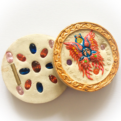 Taep Pamorn Jantr Loi Maha Pokasap- Butterfly King Floating Moon in Gold Frame with White Powders - (1 Look Namo Plug+ 2 Silver Takrut + Assorted Gems)- Sae Yid 60 Edition