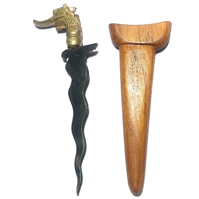 1st edition Sun Ritual Spirit Dagger 7 Inch blade with Hongsa Head hilt and Spell Inscriptions - Blessed by LP Prohm and the Khao Or Masters