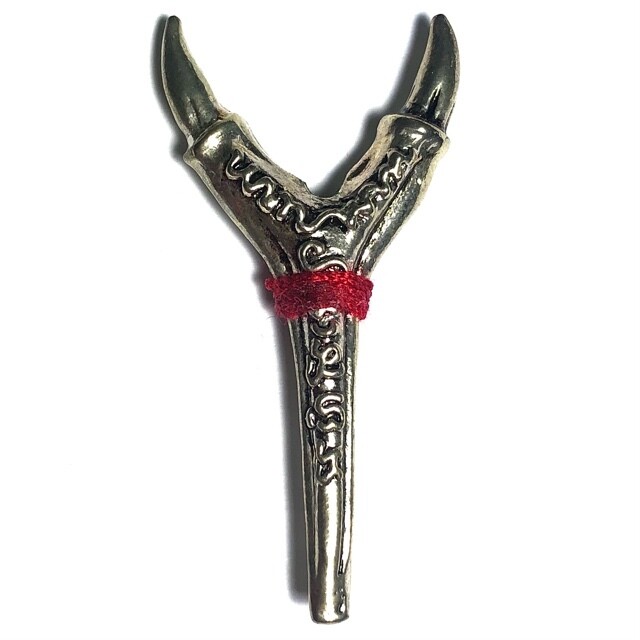 Dueay Ngu Hlueam Ongk Kroo Mad Daay Akom - Sacred Boa Spur for Gambling, Charm and Mercy - LP Kambu, PT Kloi, LP Iad + LP Khai Blessing