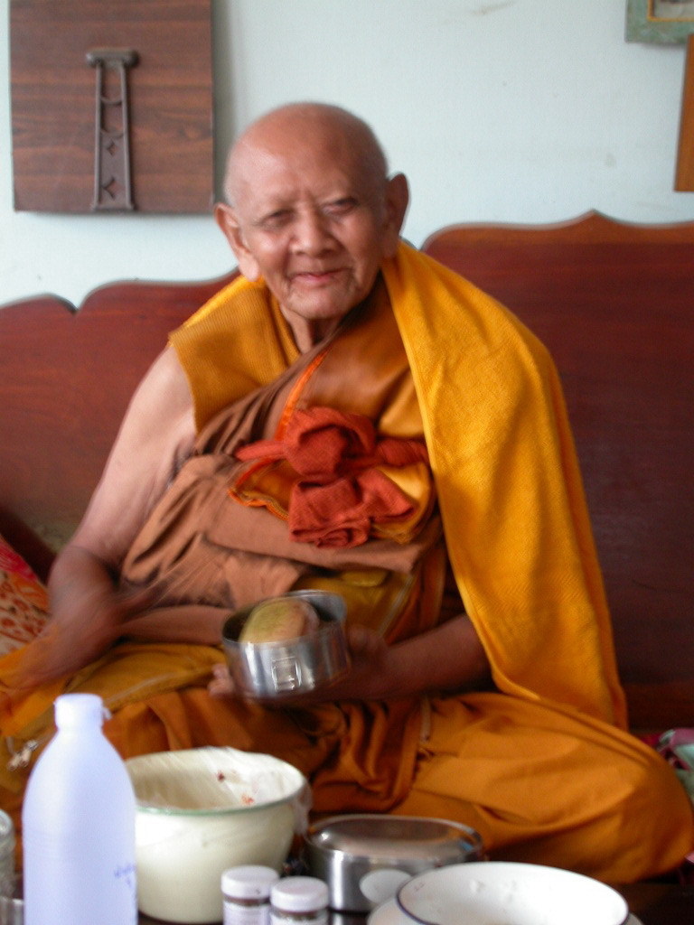 Takhor Chang - Sorceror's Elephant Goad 10 Inches (money, customers, and treasure calling hook) - Mai Thao Hlong 'Sacred Vine of the Lost' - Luang Phu Hongs Prohmabanyo