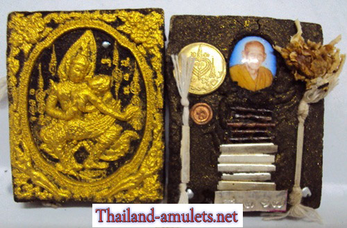 Taep Paetch Payatorn Um Nang Nuea Pised Gammagarn (Pim B) - Fang Takrut Ngern 12 Dork (12 silver Takrut) Hnang Ngu 5 Dork (5 Takrut Ngu) 3 real pearls, Locket, Coin, and Dork Rak sorn flower - LP In