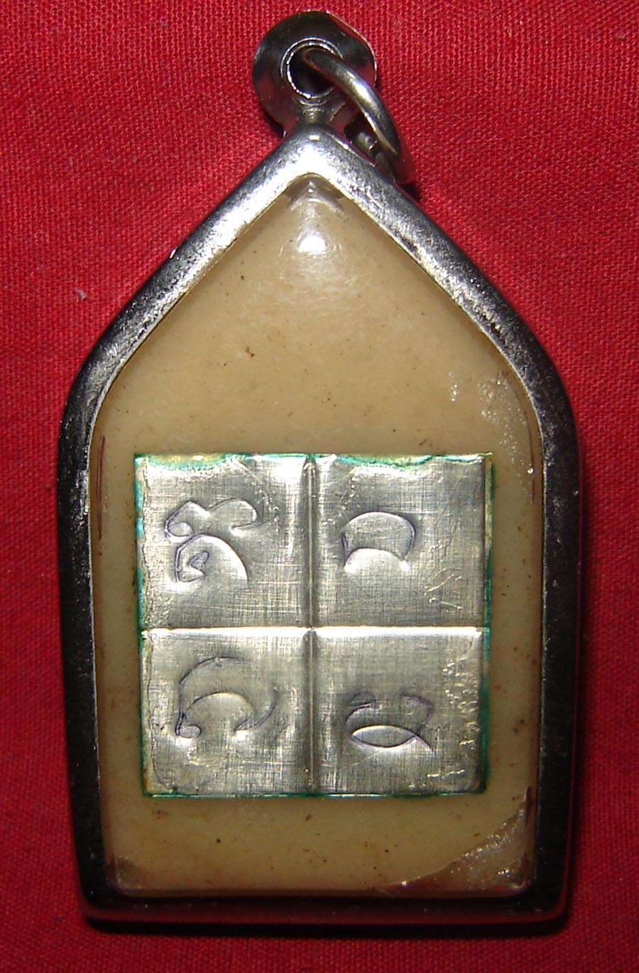 Takrut Na Biya is inserted into the rear face