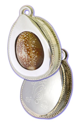 Bia Gae Jon Mongkol Gan Pay (stop poverty, give blessings, heal and protect) - Dtamrap Wicha Jinda Manee Montr - Silver Casing - Uposadha Building edition - Luang Por Kong Wat Klang Bang Kaew  2555 BE
