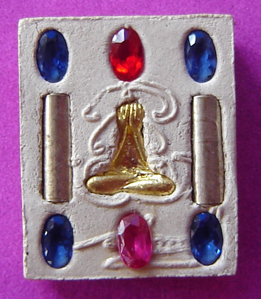 Taep Jamlaeng Pim Lek 'King Butterfly' - Sacred Powder with hand painted details 2 Takrut sariga 6 Ploi stones and 1 Pid Ta inserted - Kru Ba Krissana 2542 BE 'Jaroen Ngern Jaroen Tong' edition