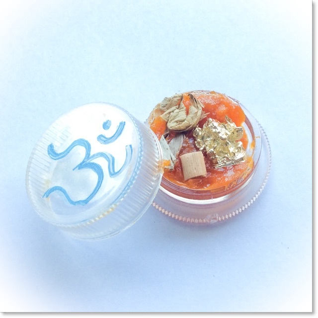 See Pheung Pra Pikanes Maha Lap Serm Duang  to Improve Prosperity, Fate and Destiny with Ga Hlong Flower &amp; Wan Dork Tong - Asrom Por Taw Guwen 2557 BE