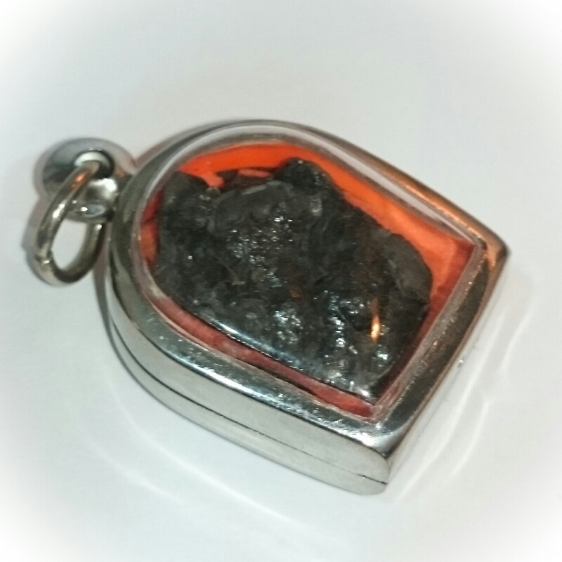 Rae Koh Larn (Lek Lai related Elemental from Koh Larn island) 2 Cm x 1.5 Cm - good health and wealth increasing amulet