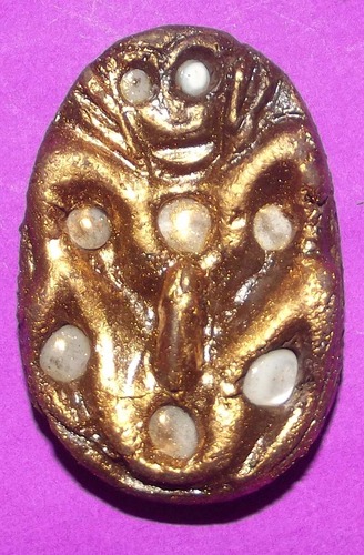 Por Sethee Kaa Khaay Dee (Wealthy Merchant with good sales) Fang Ploi Ud Muan Sarn Maha Sethee (semi precious stones and magical elements) Nuea Daeng (red sacred powders) - Pra Ajarn Oe Putto Raksa