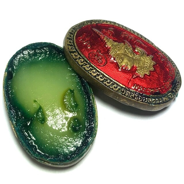 See Pheung Pra Laks Hnaa Tong Golden Faced Lakshman Balm for Mercy Charm, Popularity and Business - Pra Ajarn  La - Wat Soi Suwan