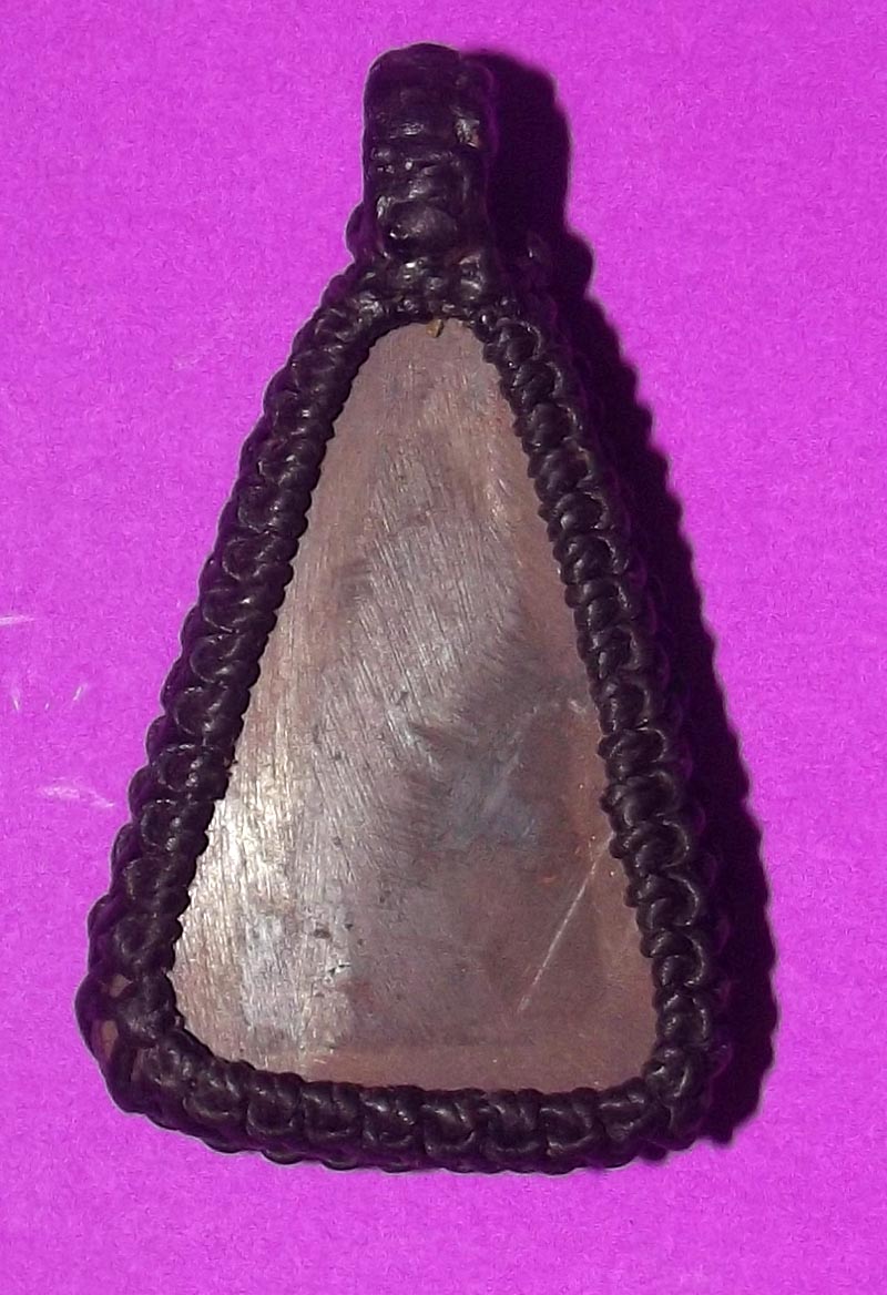 Lek Lai Dtad Jag Rang Hlek Lai (High Grade Lek Lai Cut within the Holy Cave) 4.0 x 3.0 Cm - Grade A - Phu Ruesi Wiratataep Naka Taewa Sin - Suan Badibat Tam Putta Mongkol