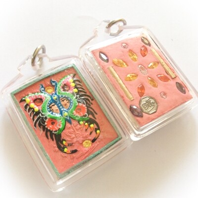 Taep Jamlaeng Butterfly King- Pim Lek -Green Frame+Pink Powders - (1 Look Namo Plug+21 Ploi Sek Gems+ 2 Silver Takrut)- Sae Yid 60 Edition