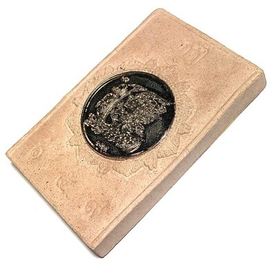 Taep Fa Din Hlang Rian Narai Pim Yai (Butterfly King with Vishnu Yantra Coin) - Kroo Ba Krissana - Kammathana 56 Edition
