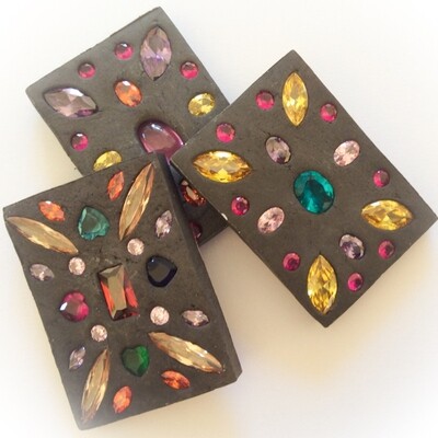 Taep Jamleng Butterfly King- Pim Glang Sariga Dong -Pink Frame Sacred Black Sariga & Maha Taep Powders - (1 Look Namo Plug and Assorted Gems)- Sae Yid 60 Edition
