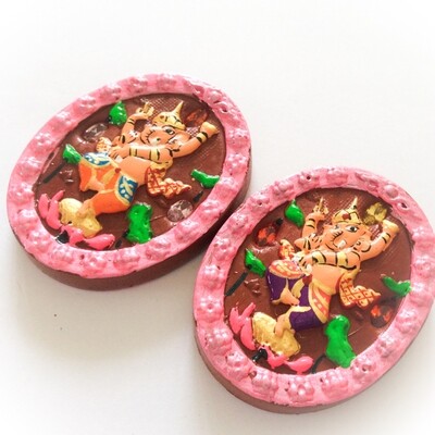 Pra Pikanes- Ganesha Elephant Deity- Red Powders Pink Frame - (1 Look Namo Plug+ 2 Silver Takrut + 4 Gems)- Sae Yid 60 Edition