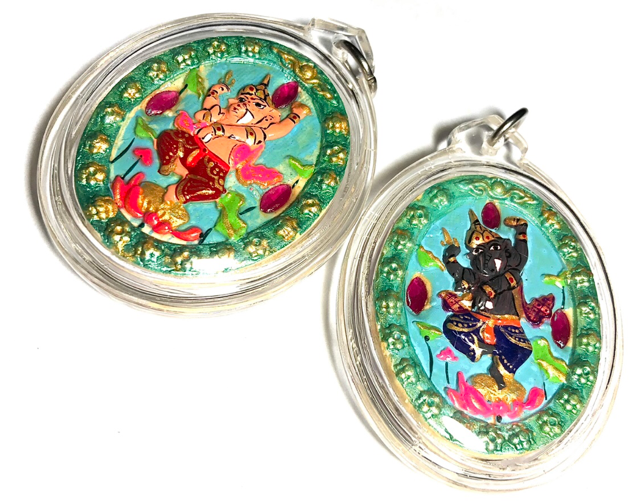 Pra Pikanes- Ganesha Elephant Deity- Aquamarine Face White Powders - (1 Look Namo Plug+ 2 Silver Takrut + 4 Gems)- Sae Yid 60 Edition