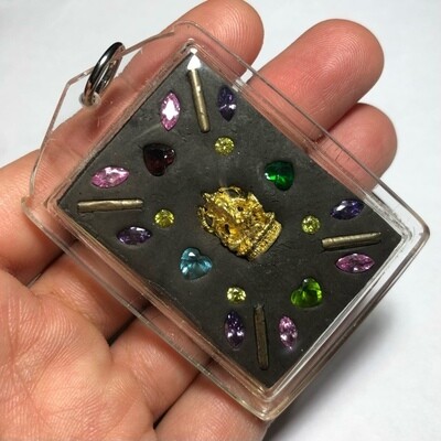 Taep Jamlaeng Butterfly King- Pim Glang Sariga Dong -Pink Frame Sacred Black Sariga &amp; Maha Taep Powders - (1 Golden Ganesha Bucha 1 Look Namo Plug+ 4 Silver Takrut and 21 Gems)- Sae Yid 60 Edition