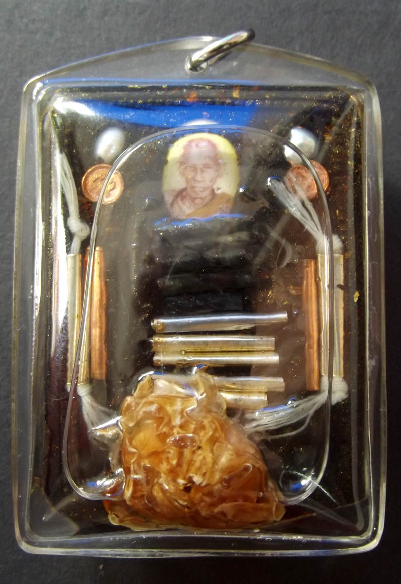 Khun Phaen Tewada Long Hong (Paetch Payatorn) 'Ongk Kroo' - 19 Takrut, 4 Pearls, Locket, 2 Look Namo spells, 1 Rak Sorn flower in Metta Oil - 'Nia Kajia Maha Sanaeh' edition 2554 BE - Luang Phu In