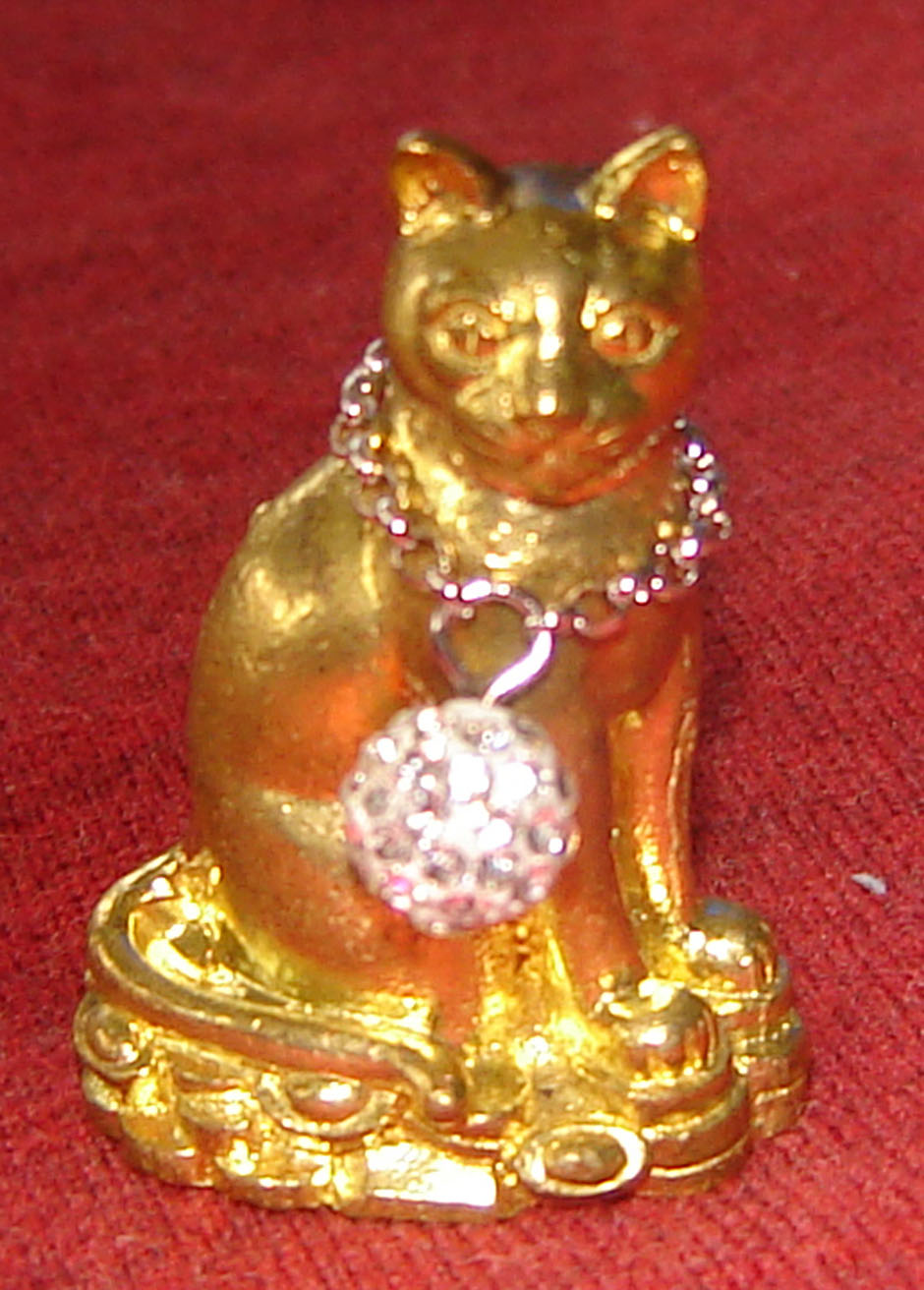Nong Maew Riak Sap (treasure calling cat) Nuea Rakang Gao ud Pong Look Krok Maew Takrut Choke Lap Fang Ploi Daeng - Ayu Wattana 2554 BE - Luang Phu Kambu - Wat Gut Chompoo - only 999 amulets made