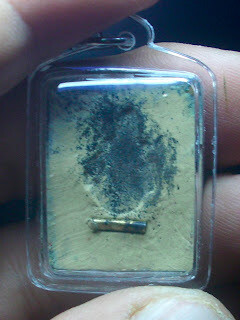 Locket Singh Bon Yuea (lion catching its prey) 2538 BE Luang Por Mee, Wat Mara Wichai (Square edition)