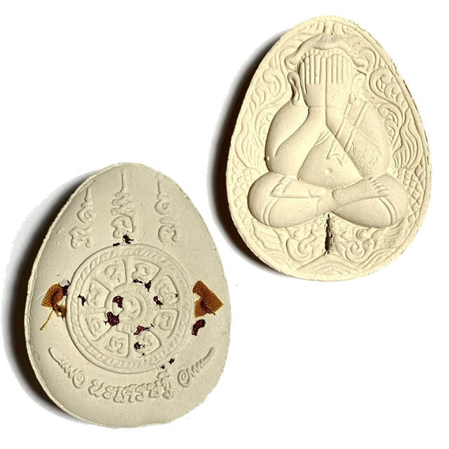 Pra Pidta Jumbo Na Sethee Nuea Pong Puttakun Takrut Tong Daeng Fang Ploi Sek Ruby Fragments &amp; Monks Robe Kroo Ba Na